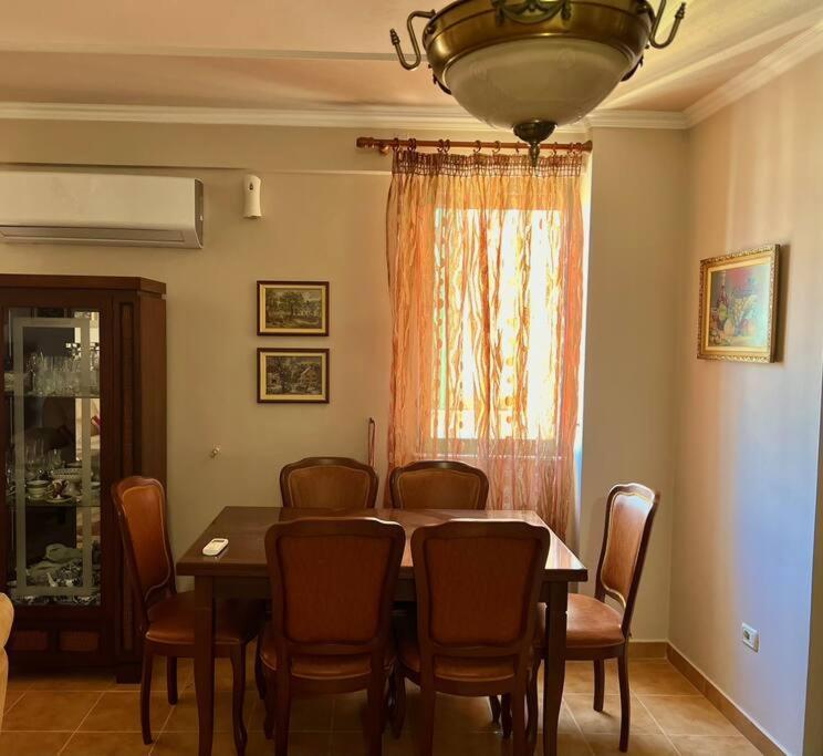 Central Tirana Flat Near Bazaar Eksteriør billede