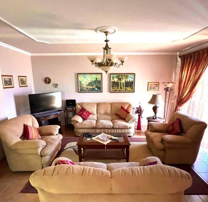 Central Tirana Flat Near Bazaar Eksteriør billede